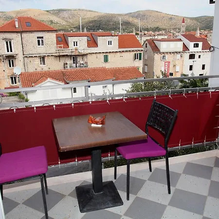 Kate Trogir
