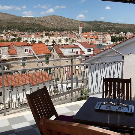 Kate 3* Τρογκίρ