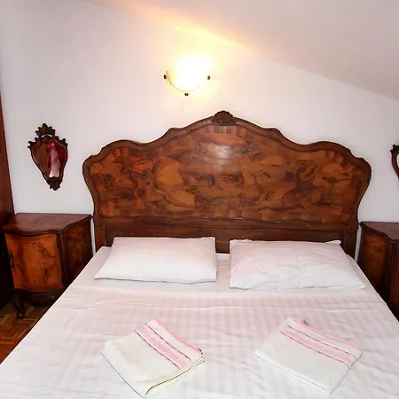 Kate 3* Τρογκίρ