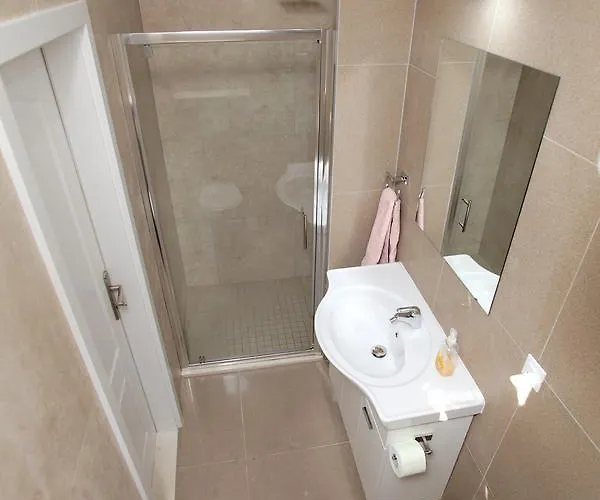 Kate 招待所 特罗吉尔